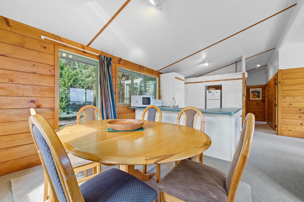 Seaview, Sun And Surf - Piha Holiday Home Exterior photo