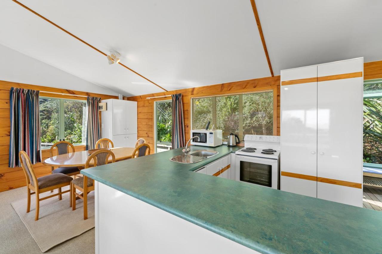 Seaview, Sun And Surf - Piha Holiday Home Exterior photo