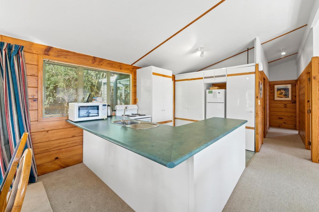 Seaview, Sun And Surf - Piha Holiday Home Exterior photo
