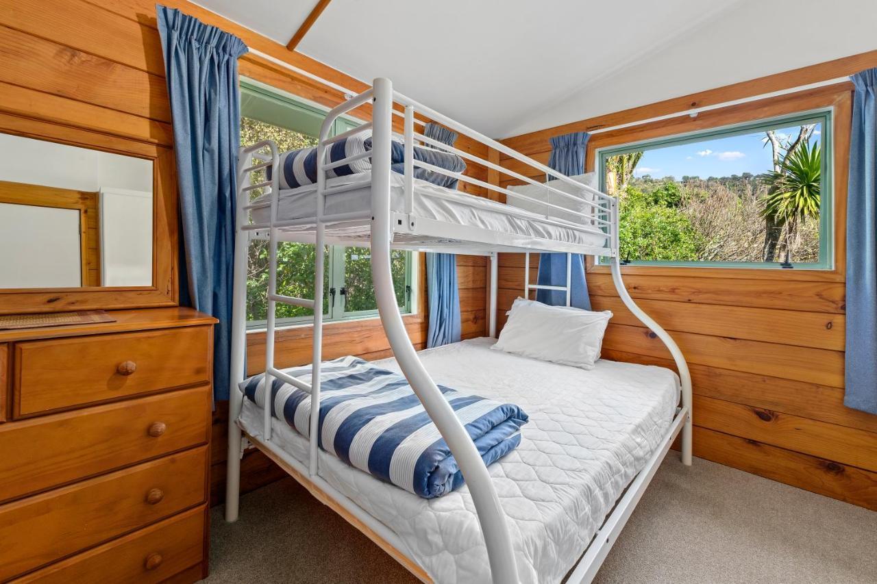 Seaview, Sun And Surf - Piha Holiday Home Exterior photo
