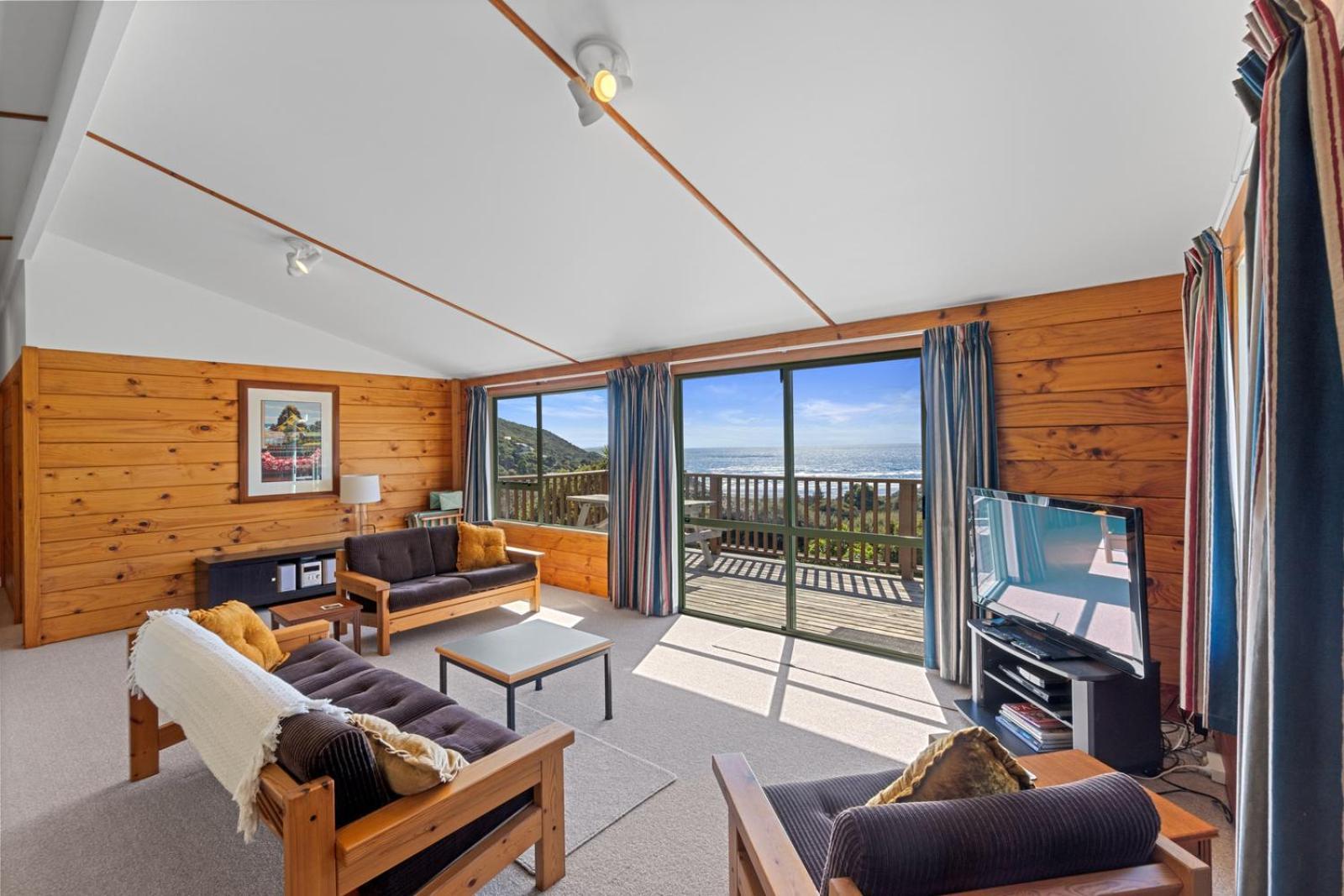 Seaview, Sun And Surf - Piha Holiday Home Exterior photo