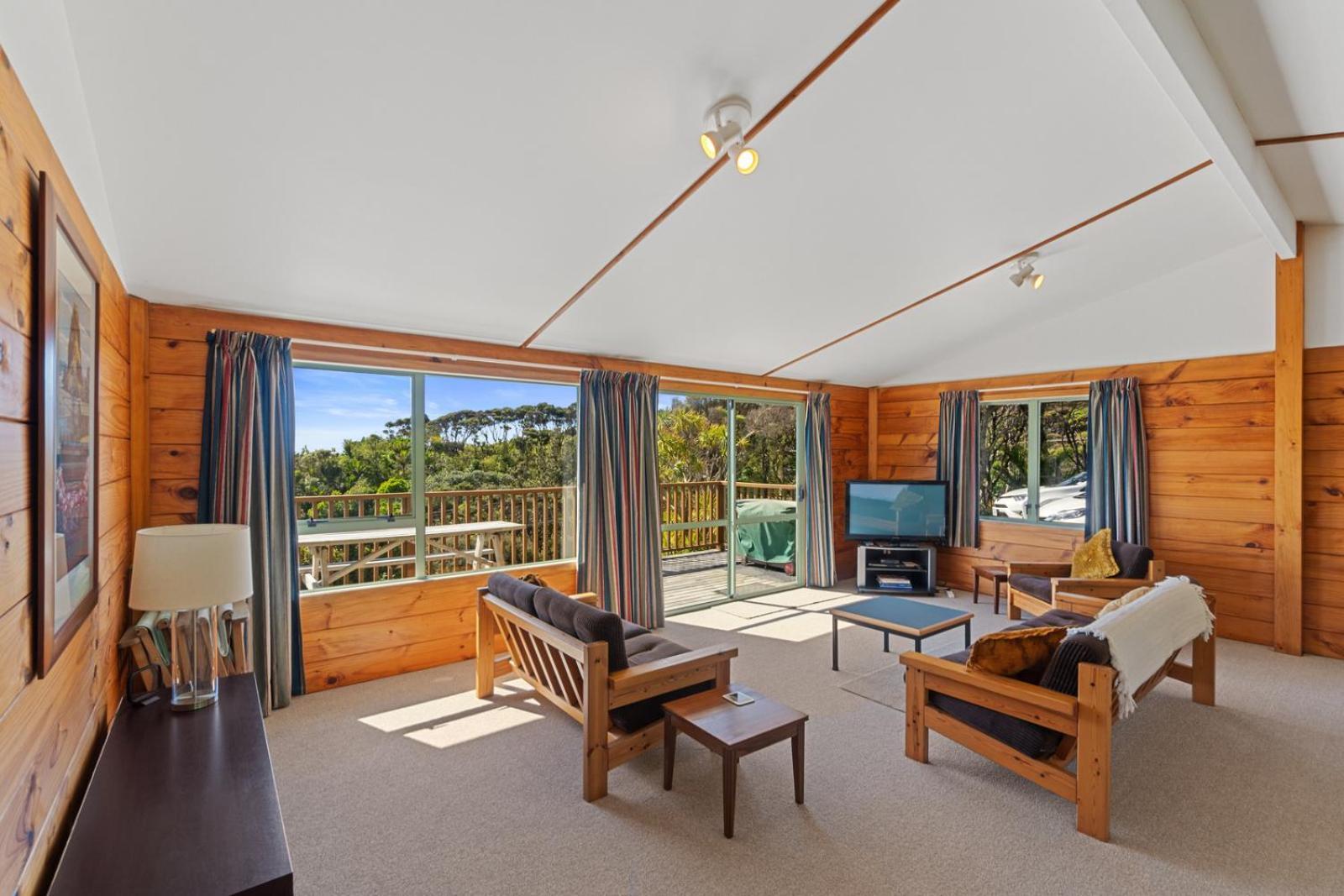 Seaview, Sun And Surf - Piha Holiday Home Exterior photo